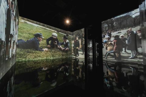 Art Box Media Experience - Retro Warsaw immersive experience using G60-W10 projectors

Pictures customer story