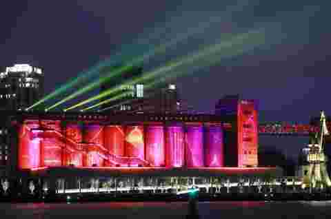 Barco working the magic on Pujiang lighting show on the 80,000-ton silo at Minsheng Road,  Shanghai, China
customer story pictures