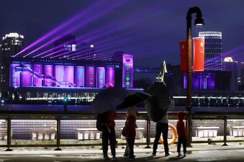Audience looking at the projection mapping for the Pujiang lighting show on the 80,000-ton silo at Minsheng Road, Shanghai, China, with Barco UDX projectors