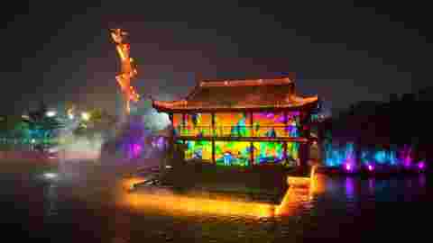 Pictures customer story of Dream wander to Luling, the modern version of the Riverside scene at the Qingming festival, projection mapping at Ji'an Houhe River with UDX