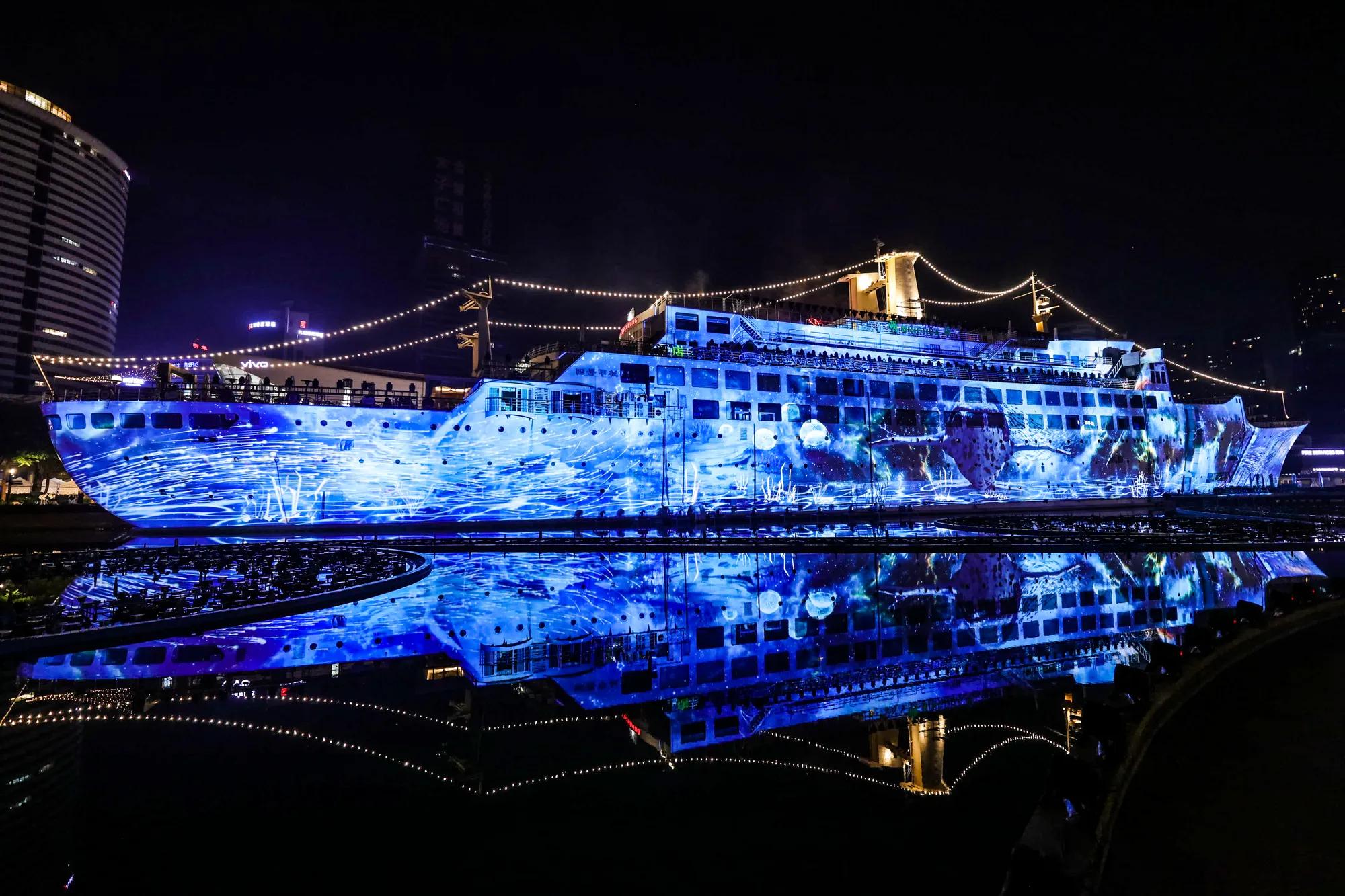 Barco presents a 3D projection fantasy on a 170-meter cruise ship