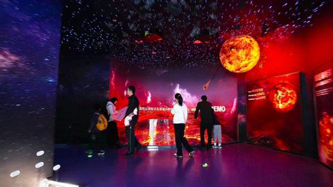 Video and pictures for customer story about Fuzhou Science and Technology Museum in China using G50 and UDM projectors
