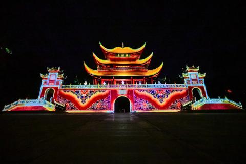 Barco-powered projection mapping on Ascending Yueyang Tower