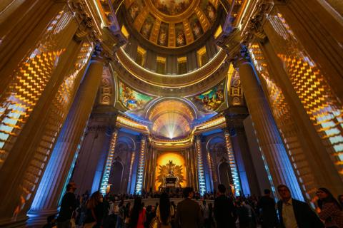 Pictures for customer story Aura Invalides Moment Factory

always mention copyright AURA Invalides – Moment Factory