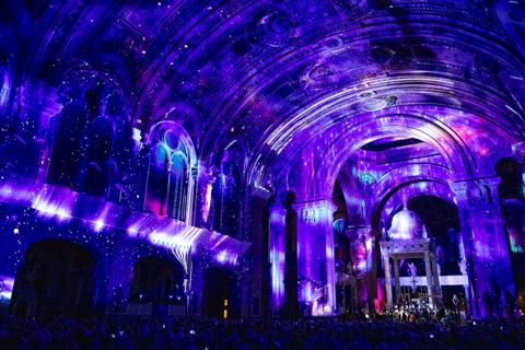 At the heart of Minneapolis, the Basilica of Saint Mary has become the stage for Luminiscence, an immersive 360° sound and light experience that reveals the story of America’s first basilica through Barco G100 projection, music and narration.