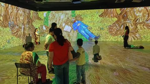 Pictures for customer story Van Gogh’s sunflowers in full bloom in Palladium Ahmedabad immersive experience powered by Barco G62 projectors