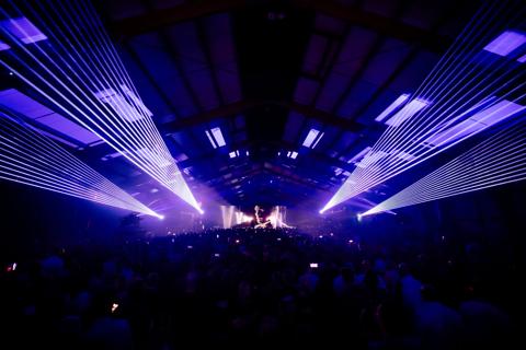 Kortrijk Club of the Future projection mappings in industrial hall transformed into immersive dance floor