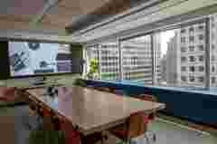 Barco and ClickShare showcase rich hybrid collaboration in Manhattan
