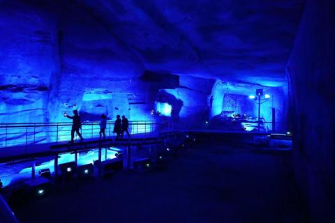 Huashan Mysterious Grottoes / Grottos, immersive night tour in the underground caves, pictures from customer story China