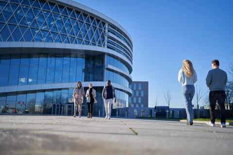 Optimized by JPEGmini 3.18.4.211102121-AP 0xe9892132