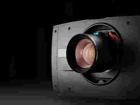F400-HR projector on black beauty shot