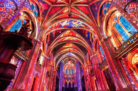 pictures & video for customer story about mapping in the Bordeaux cathedral (Company Luminiscence) with G100 projectors