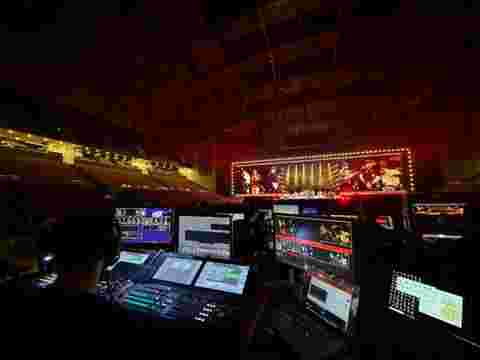Os Quatro e Meia Concert at Altice Arena. The concert organizers utilized 3 units of Barco E2 and 2 units of Barco EC210, collectively known as the EventMaster equipment.