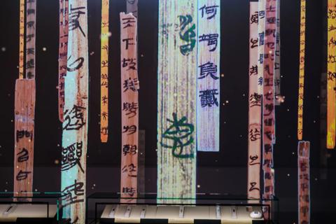 Picutres and video for customer story Barco Transports Visitors Through Time to Witness History at the Gansu Bamboo Slips Museum (China) with iQ6 and G60 projectors.
