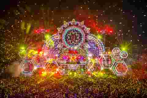 Projection mapping on a live events stage for Elrow Town festival with Barco UDX projectors