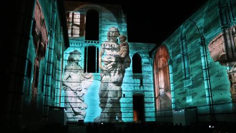 https://www.barco.com/en/Customer%20stories/2017/Q1/2017-03-01%20-%20Mapping%20Siena