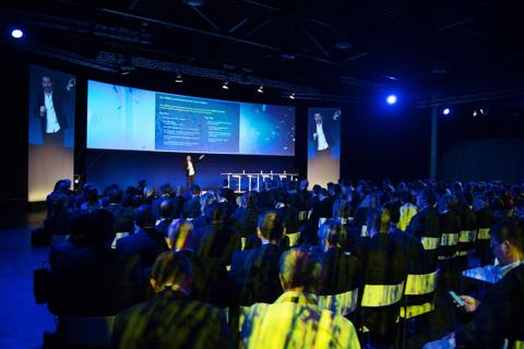 https://www.barco.com/en/customer-stories/2017/q4/2018-01-09-amsterdam%20emea%20conference%20visionarea