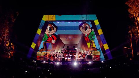 Pictures for customer story in Mexico -  The Singing Cricket spectacle: a timeless show for all ages, a projection mapping during a concert with UDM