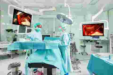 Surgical displays in operating room