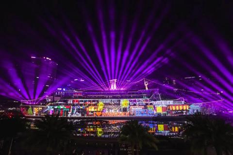 Pictures and vid for customer story Barco presents a 3D projection fantasy on a 170-meter cruise ship

Shenzhen Minghua cruise ship