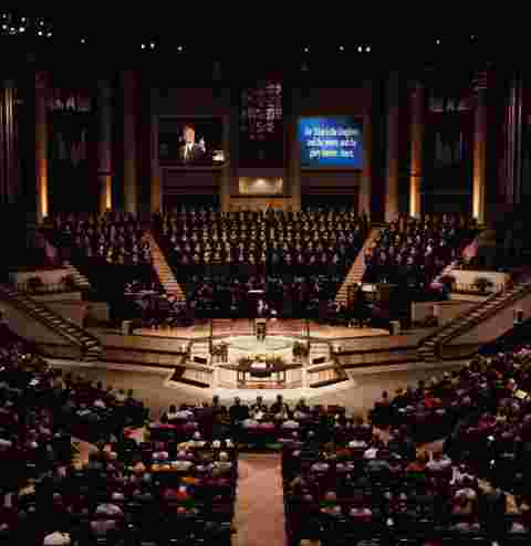 House of worship uses Barco projectors to communicate with the on-site community