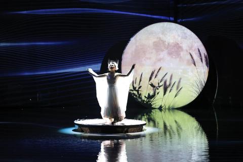 Barco G-series and UDM projectors empower Dongting Fantasy to create a spectacular lighting show