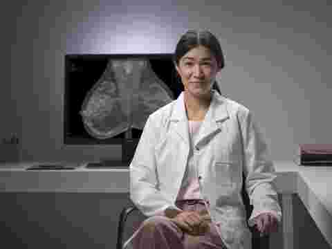 Nio Fusion 12MP in use, Asian female radiologist