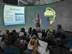Immersive learning lab with 4K projections sparks creative thinking at PEAK Institute - pictures for customer story