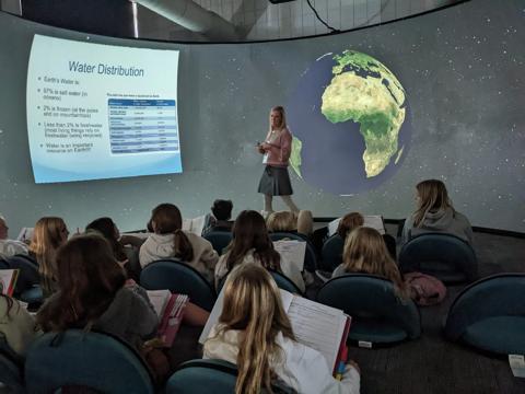 Immersive learning lab with 4K projections sparks creative thinking at PEAK Institute - pictures for customer story