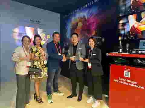 Barco announces new distribution partnership with DEMUK for its range of projection and image processing in Thailand

From left: Jasmine Goh, Yada Deesaen, Tatsapoom Udompong, Ta Loong Gan, Jasline Tay