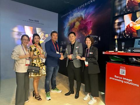 Barco announces new distribution partnership with DEMUK for its range of projection and image processing in Thailand

From left: Jasmine Goh, Yada Deesaen, Tatsapoom Udompong, Ta Loong Gan, Jasline Tay