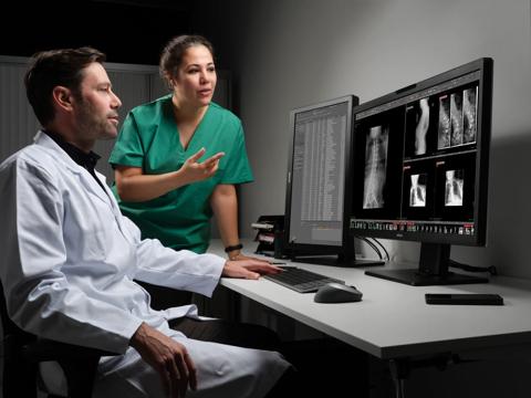 Nio Color 8MP with Eonis auxiliary monitor in reading room, consultation, second opinion