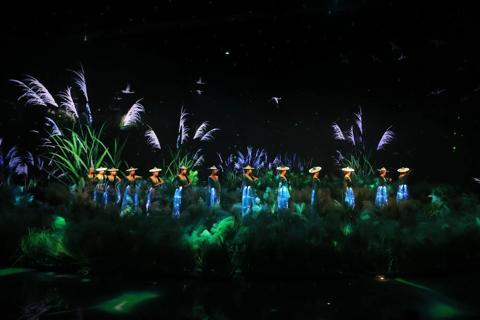 Barco G-series and UDM projectors empower Dongting Fantasy to create a spectacular lighting show