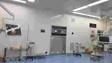 Barco MDSC-8255 surgical display in a healthcare institution