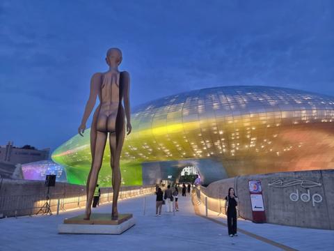 Seoul Light Dongdaemun Design Plaza (DDP) 2025 Autumn projection mapping 26 x QDX 4K45