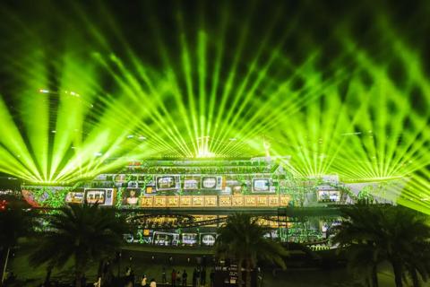 Pictures and vid for customer story Barco presents a 3D projection fantasy on a 170-meter cruise ship

Shenzhen Minghua cruise ship