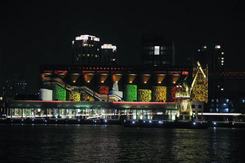 Barco working the magic on Pujiang lighting show on the 80,000-ton silo at Minsheng Road,  Shanghai, China
customer story pictures