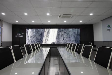 https://www.barco.com/en/customer-stories/2019/q1/2019-03-06barco%20unisee%20and%20kvd%20video%20wall%20help%20to%20keep%20taebaek%20city%20safe