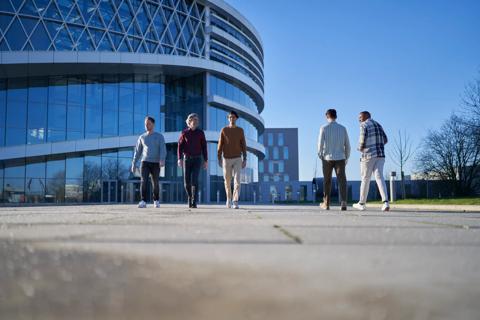 Optimized by JPEGmini 3.18.4.211102121-AP 0x7116ae18